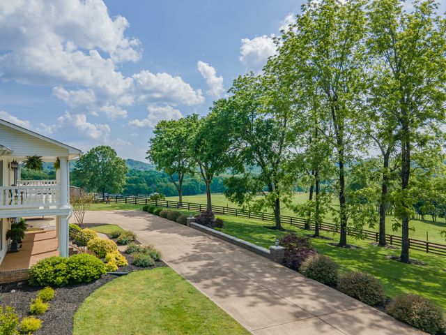 4000 Cantebury Dr, Culleoka, TN 38451