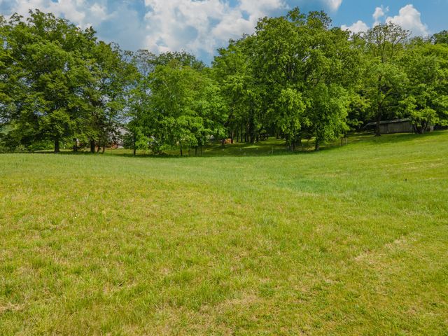 4000 Cantebury Dr, Culleoka, TN 38451