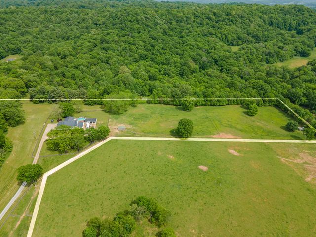 4000 Cantebury Dr, Culleoka, TN 38451