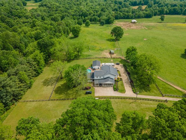 4000 Cantebury Dr, Culleoka, TN 38451