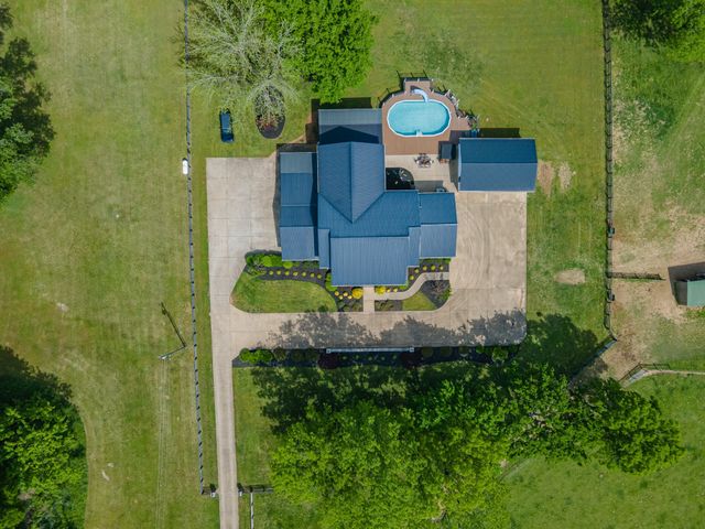 4000 Cantebury Dr, Culleoka, TN 38451