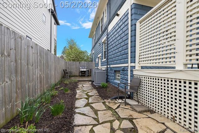 887 Ann Street, Birmingham, MI 48009