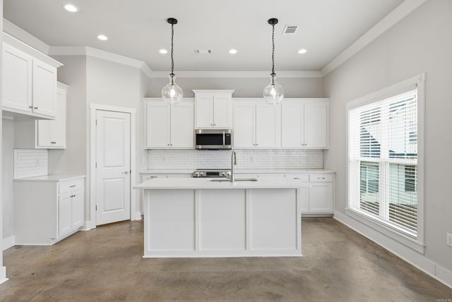 1635 Poteete Drive, Conway, AR 72034