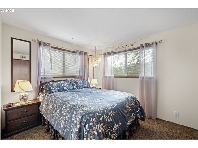 24763 STURTEVANT Dr, Veneta, OR 97487