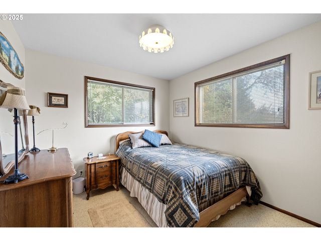 24763 STURTEVANT Dr, Veneta, OR 97487