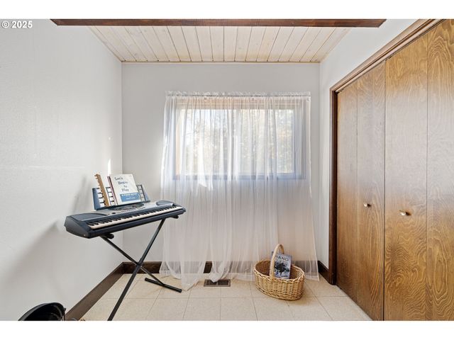 24763 STURTEVANT Dr, Veneta, OR 97487