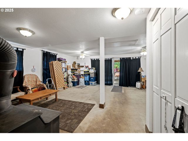 24763 STURTEVANT Dr, Veneta, OR 97487