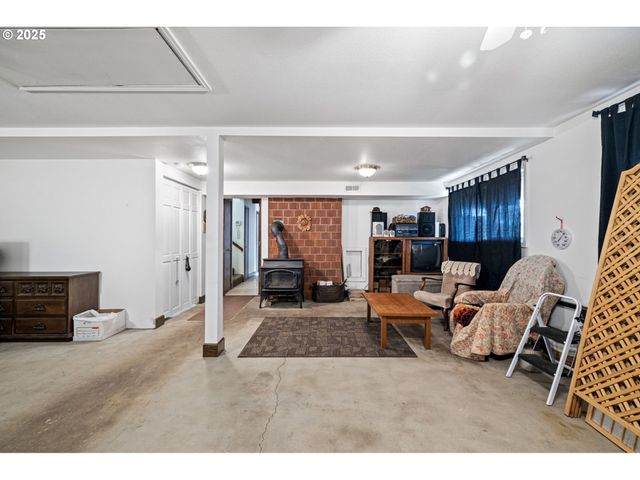 24763 STURTEVANT Dr, Veneta, OR 97487