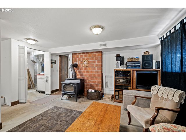 24763 STURTEVANT Dr, Veneta, OR 97487