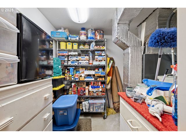 24763 STURTEVANT Dr, Veneta, OR 97487