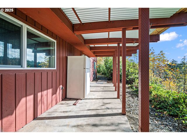 24763 STURTEVANT Dr, Veneta, OR 97487