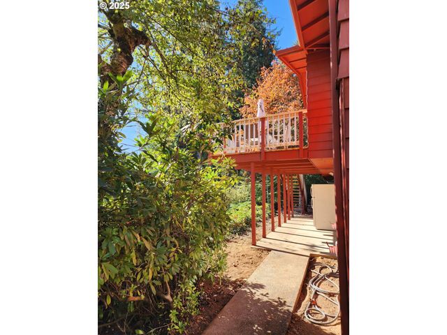 24763 STURTEVANT Dr, Veneta, OR 97487