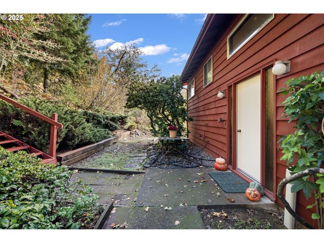 24763 STURTEVANT Dr, Veneta, OR 97487