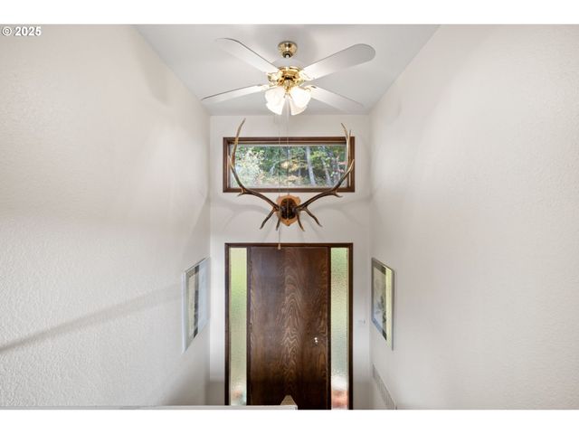 24763 STURTEVANT Dr, Veneta, OR 97487