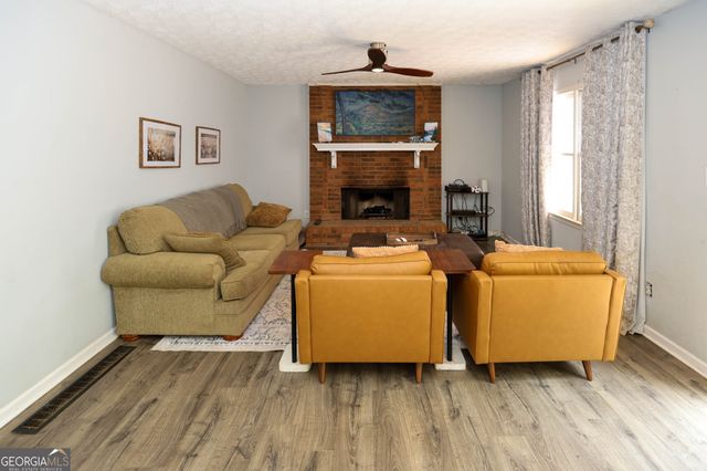 140 Autumn Moon Trail, Fayetteville, GA 30215