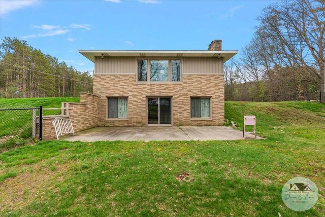4125 Lorenson Road, Whitehall, MI 49461
