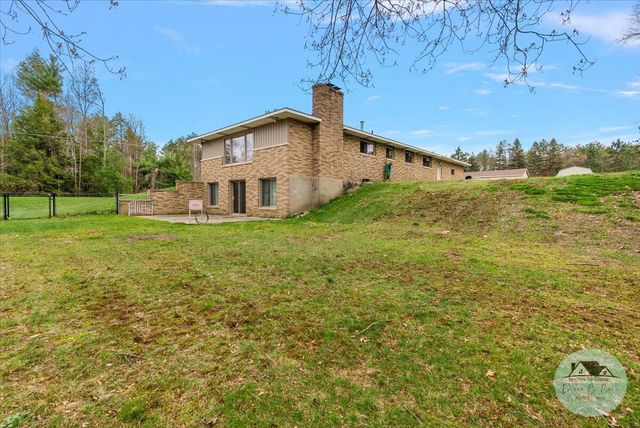 4125 Lorenson Road, Whitehall, MI 49461