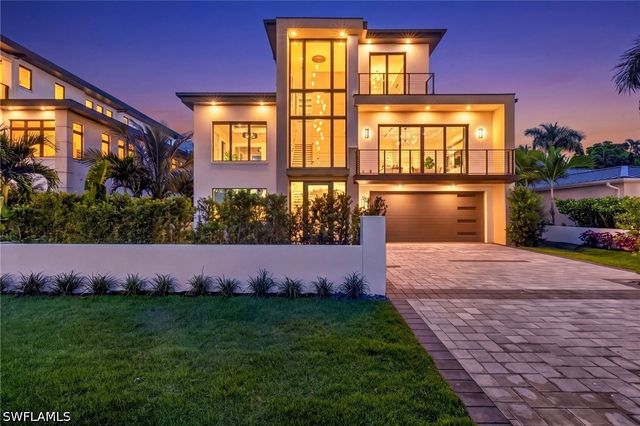 1085 SANDPIPER ST, Naples, FL 34102