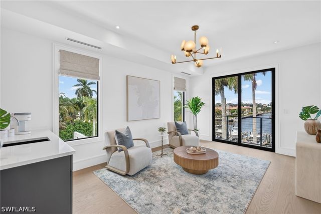 1085 SANDPIPER ST, Naples, FL 34102