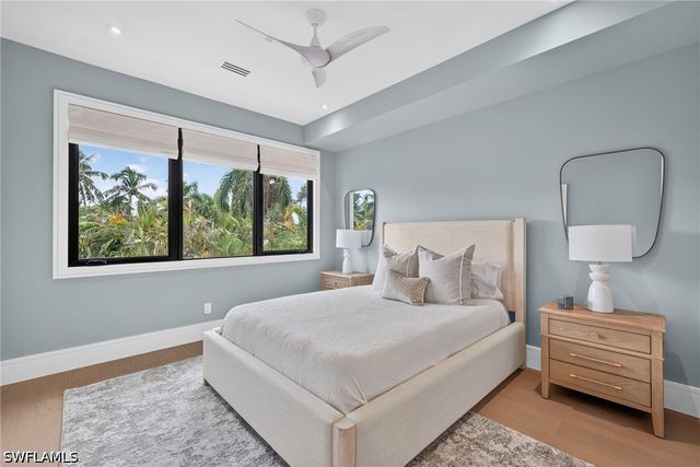 1085 SANDPIPER ST, Naples, FL 34102