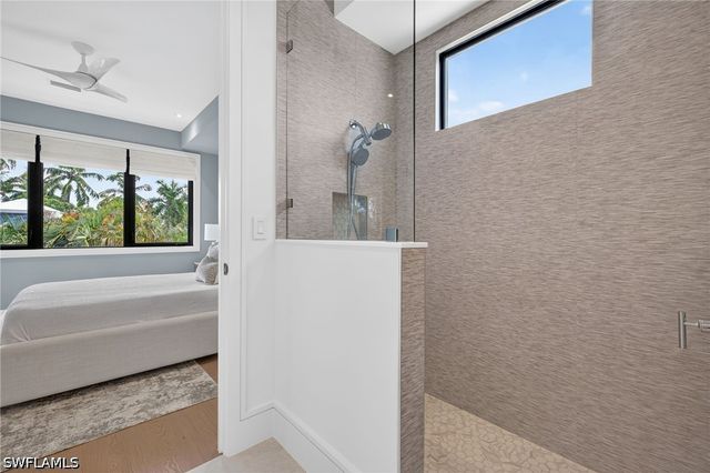 1085 SANDPIPER ST, Naples, FL 34102