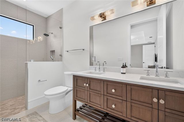 1085 SANDPIPER ST, Naples, FL 34102