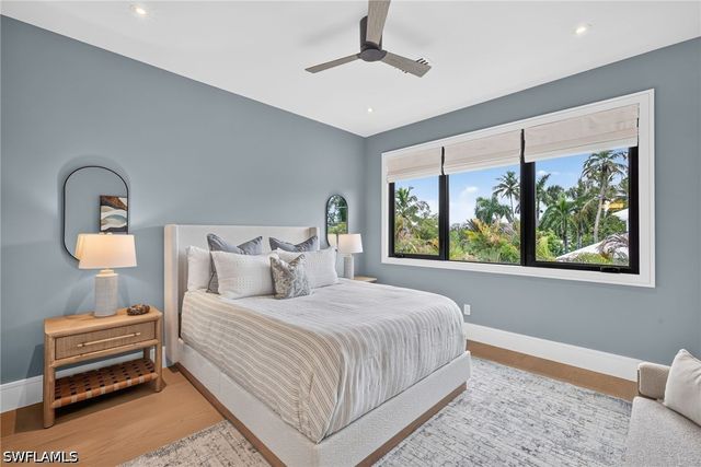 1085 SANDPIPER ST, Naples, FL 34102