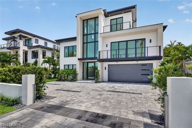 1085 SANDPIPER ST, Naples, FL 34102