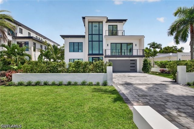 1085 SANDPIPER ST, Naples, FL 34102