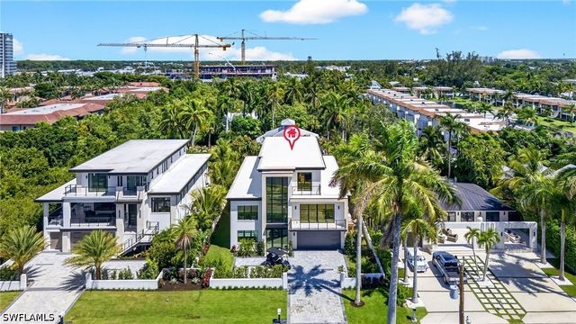 1085 SANDPIPER ST, Naples, FL 34102