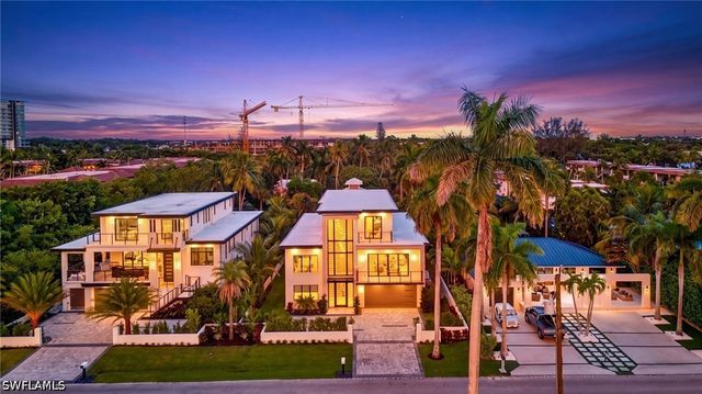 1085 SANDPIPER ST, Naples, FL 34102