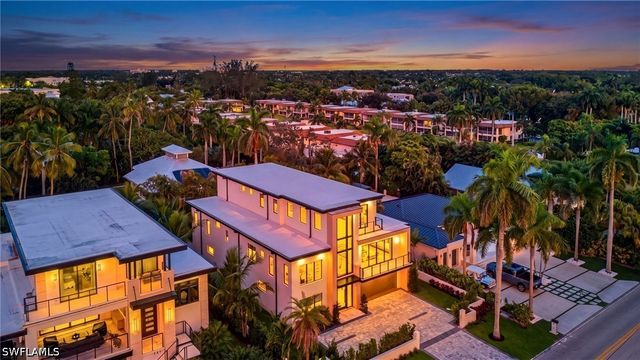 1085 SANDPIPER ST, Naples, FL 34102