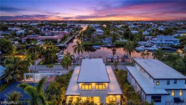 1085 SANDPIPER ST, Naples, FL 34102
