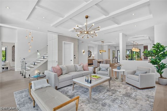1085 SANDPIPER ST, Naples, FL 34102