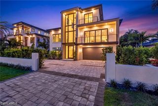 1085 SANDPIPER ST, Naples, FL 34102