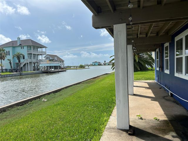 16643 Bermuda Way Way, Jamaica Beach, TX 77554