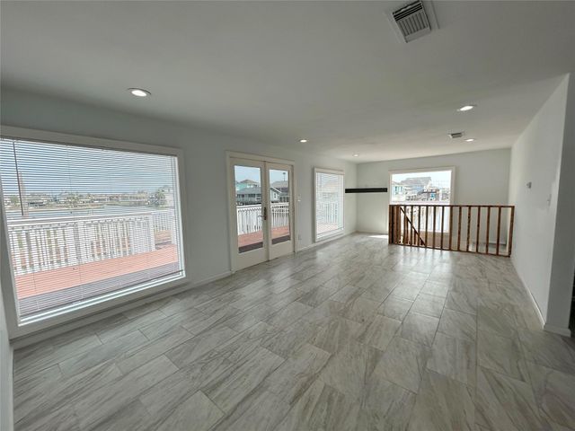 16643 Bermuda Way Way, Jamaica Beach, TX 77554