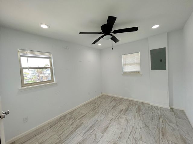 16643 Bermuda Way Way, Jamaica Beach, TX 77554