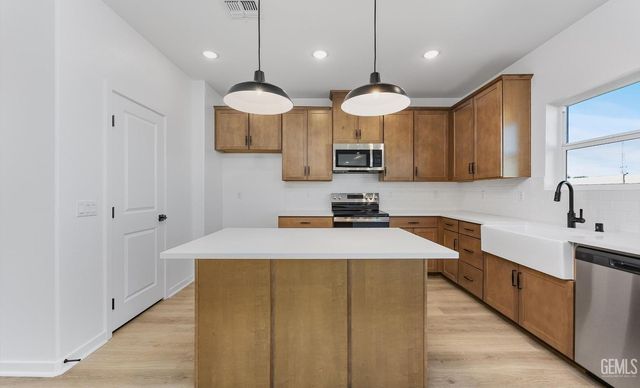 7615 Prodi Court, Bakersfield, CA 93313