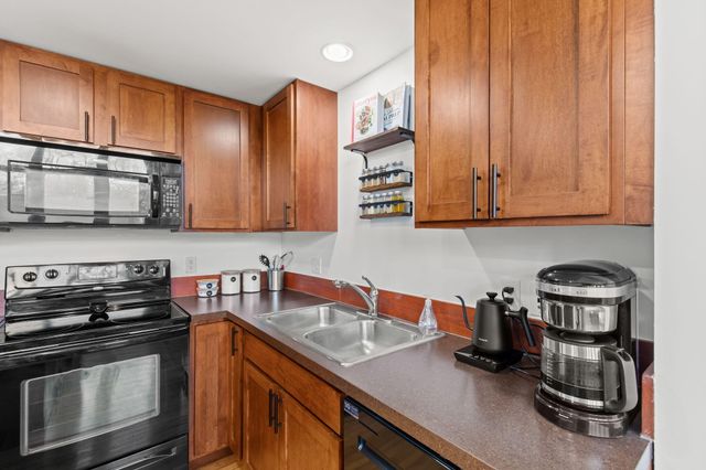 600 Broadway Avenue Nw 203, City Of Grand Rapids, MI 49504