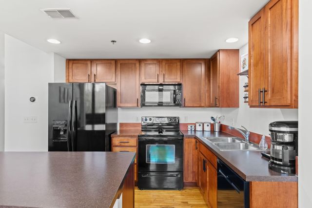 600 Broadway Avenue Nw 203, City Of Grand Rapids, MI 49504