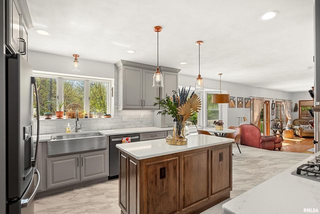 302 E MORNINGSIDE Drive, Peoria, IL 61614