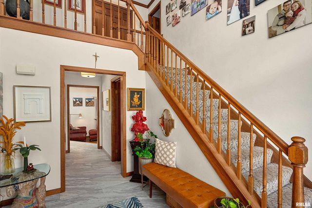 302 E MORNINGSIDE Drive, Peoria, IL 61614
