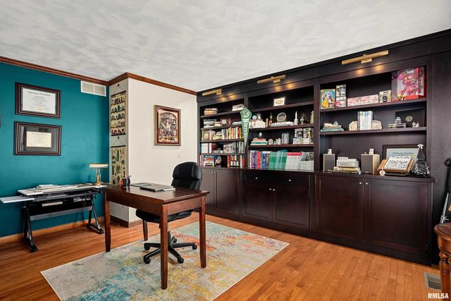 302 E MORNINGSIDE Drive, Peoria, IL 61614