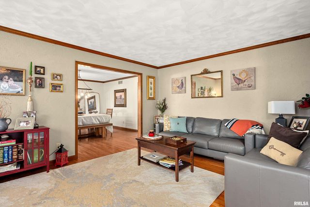 302 E MORNINGSIDE Drive, Peoria, IL 61614