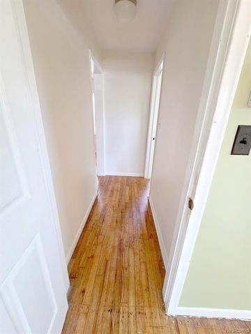 5046 Lafontaine Street, Grosse Pointe, MI 48236