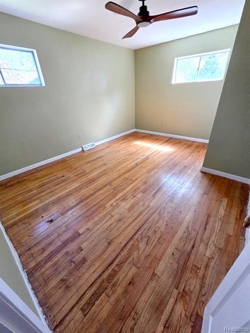 5046 Lafontaine Street, Grosse Pointe, MI 48236