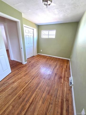 5046 Lafontaine Street, Grosse Pointe, MI 48236
