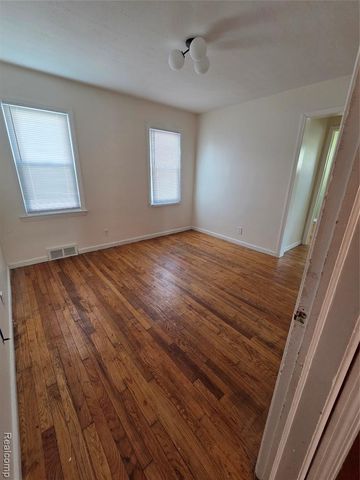 5046 Lafontaine Street, Grosse Pointe, MI 48236