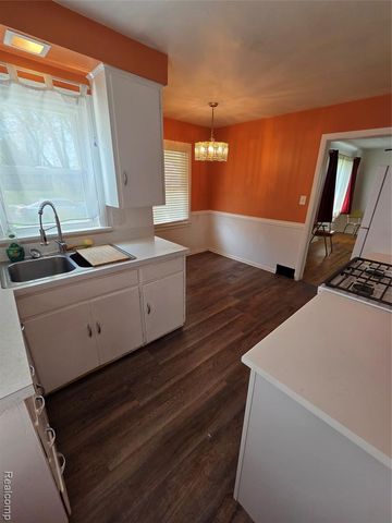 5046 Lafontaine Street, Grosse Pointe, MI 48236